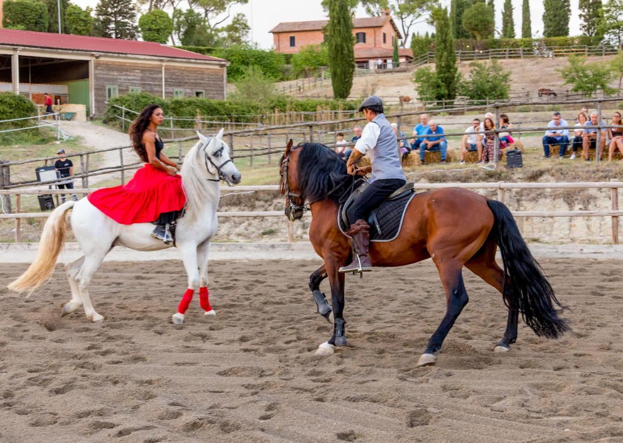 Poggiovalle Tenuta Italiana ชิตตา เดลลา ปีเอเว ภายนอก รูปภาพ